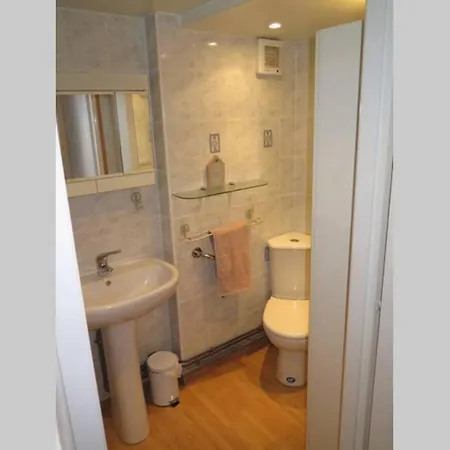 Les Petits Self Contained 2 Bedroom Apartment *