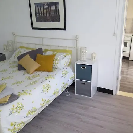 Apartment Les Petits Self Contained 2 Bedroom Apartment