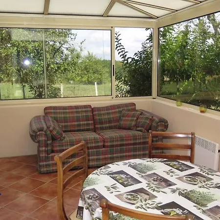 Les Petits Self Contained 2 Bedroom Apartment Apartment